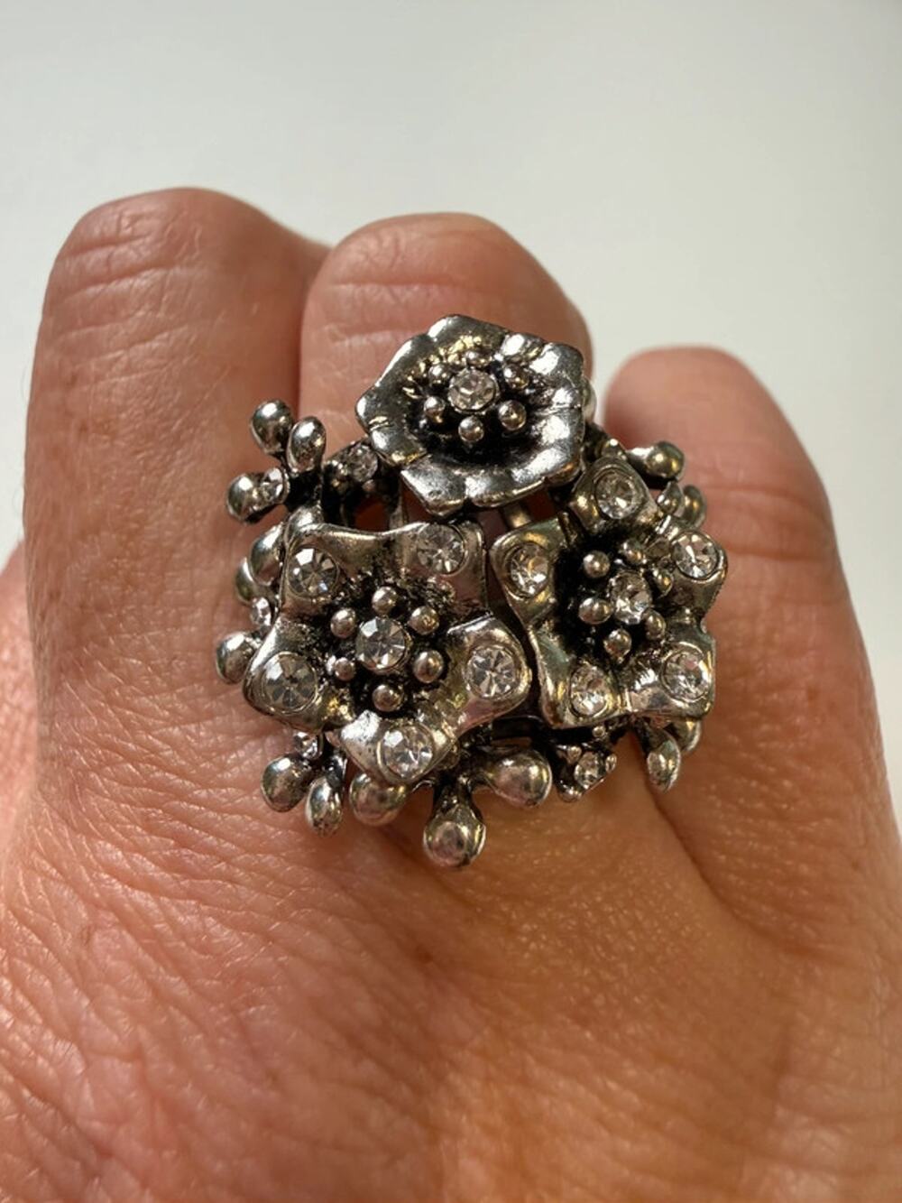 Silver tone floral expansion ring